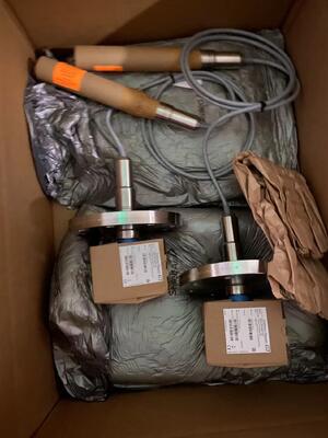 এন্ড্রেস হাউজার FTM52-AAH2B4A32AA শিল্প প্রক্রিয়া নিয়ন্ত্রণের জন্য উচ্চ-নির্ভুলতা ম্যাগনেট্রিক্টিভ লেভেল ট্রান্সমিটার