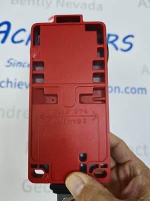 টেলিমেকানিক XY2CH13150H7 ক্যাবল টান জরুরী স্টপ সুইচ