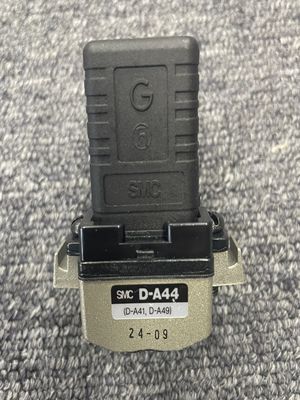 SMC D-A44 A44 REED সুইচ ব্যান্ড DIN টার্মিনাল ABS / পিসি হাউজিং উপাদান LEDs প্রদর্শন উপাদান মাউন্ট